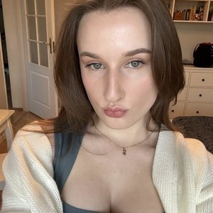 Oliwiaaaa19's MyFreeCams show and profile