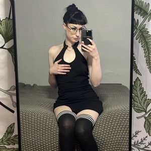 upskirt web cam FakeGothGurl