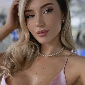 Ella__Rose from MyFreeCams