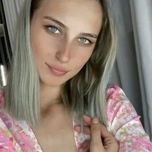 KorinaKay from myfreecams