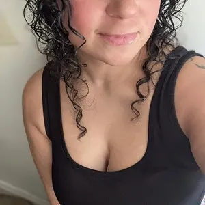 Fluffymombod1 from MyFreeCams