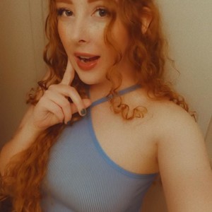 girlsupnorth.com Fireblossomxo livesex profile in redhead cams