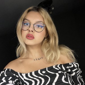 live free sex cam LillyRosee