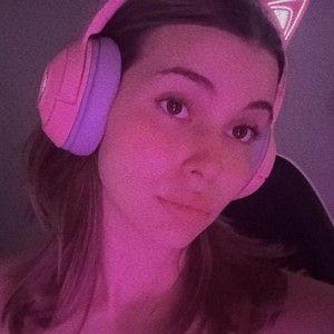 ShyHotNerd's MyFreeCams show and profile