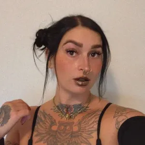 gothwifey from myfreecams