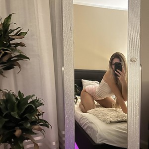 CuteGirl_18's MyFreeCams show and profile