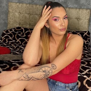 Mommy_Luna's MyFreeCams show and profile