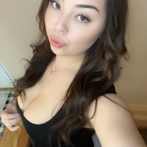 mfc emillyxxx webcam profile pic via amateursex-livecam.com