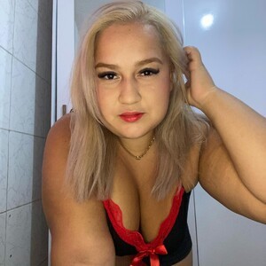 mfc Yesmissmia webcam profile pic via cam-performer.com