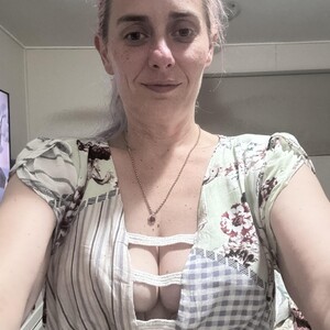 Constance85 webcam livesex profile on pornos.live