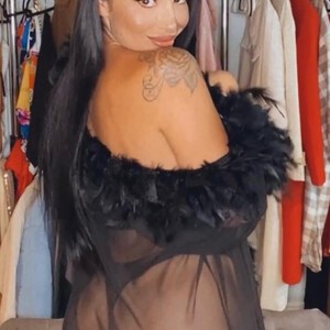 mfc PinkJade webcam profile pic via cam-performer.com