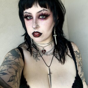 netcams24.com FaeGoddess livesex profile in goth cams