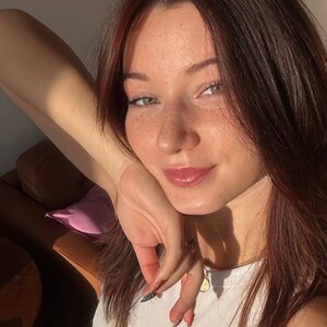 Petite_Peach_'s MyFreeCams show and profile