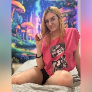 slyyyyn's MyFreeCams show and profile