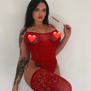 AmeliaSums222's MyFreeCams show and profile