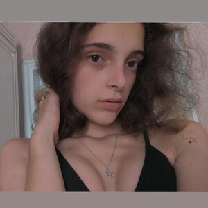 mfc AliceJohnson webcam profile pic via bestlivesexchat.com