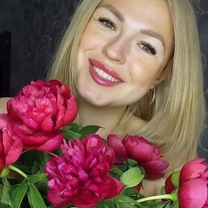 mfc HelenOneLove webcam profile pic via sexcams-joy.com