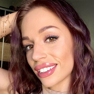 livesex.fan Ella_Jones1 livesex profile in stocking cams