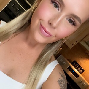 mfc Scartlett555 webcam profile pic via sexcam-girls.com