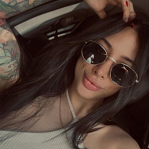 mfc Abrilmartinez webcam profile pic via glamcambabes.com
