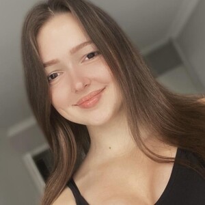 mfc AminaMi19 webcam profile pic via cam-performer.com