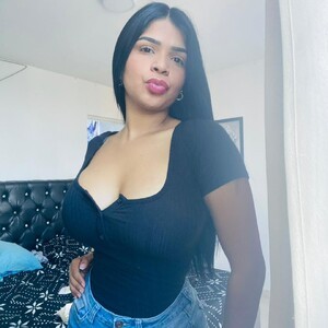 mfc Karameltits_ webcam profile pic via livestrip-joy.com