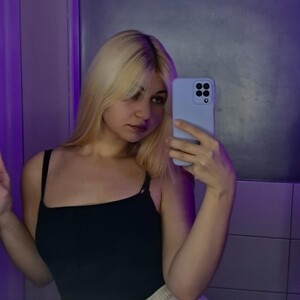 mfc Love_instinct webcam profile pic via badgirlwebcam.com