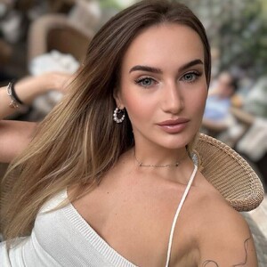 mfc ALICE__alice webcam profile pic via watchgirlcam.com