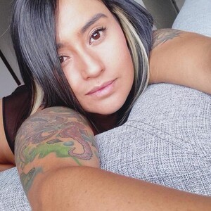 mfc Macarennax webcam profile pic via xxx-topcamgirls.com