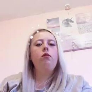 mfc WeekendGirl webcam profile pic via glamcambabes.com
