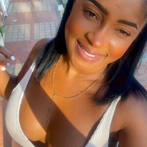 mfc Larhy_Qeen_ webcam profile pic via cam-performer.com