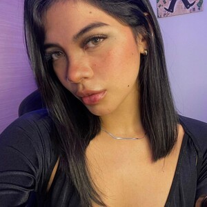 mfc JulietaRivers webcam profile pic via cam-performer.com