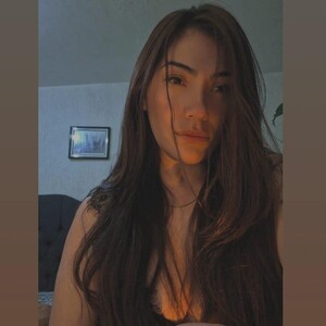 sleekcams.com Emmily_d livesex profile in curvy cams
