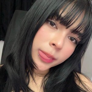 mfc Misshoneyxx webcam profile pic via sexlivecamsites.com