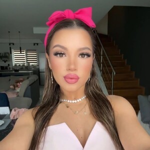 mfc Vesia webcam profile pic via sexlivecamsites.com
