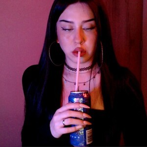 mfc Sunnyhottt webcam profile pic via sexlivecamsites.com