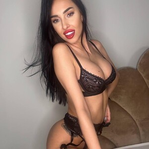 mfc KairaAndrews webcam profile pic via sexcam-girls.com