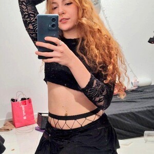 mfc SallysVamp webcam profile pic via newporncams.com