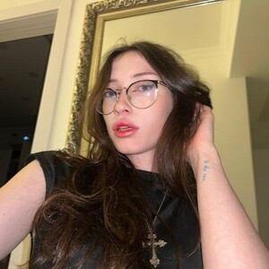 mfc Kelly_Grey webcam profile pic via sexcam-girls.com