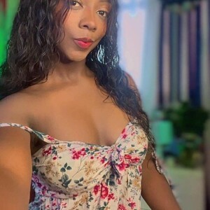 mfc Miakeys webcam profile pic via amateursex-livecam.com
