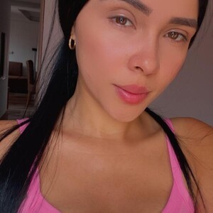 mfc julieth_sanzz webcam profile pic via 247camsex.com