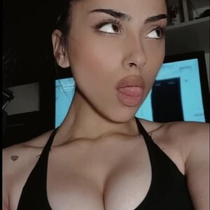 mfc Cupcake_izzy webcam profile pic via amateursex-livecam.com