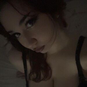 mfc CharlotteLuvs webcam profile pic via glamcambabes.com