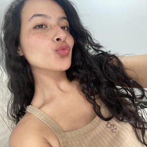 mfc Chloe_mazee webcam profile pic via sexlivecamsites.com