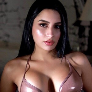 mfc LeaMoretti webcam profile pic via bestlivesexchat.com