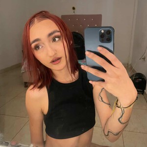 mfc Roxanna_g webcam profile pic via myliveeroticcams.com