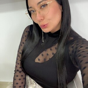 pornsexycams.com Isabelllaa livesex profile in hot milf cams