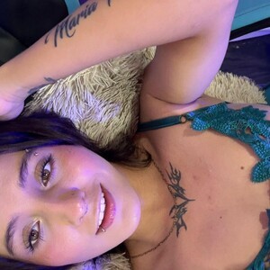 mfc Little_lili19 webcam profile pic via newporncams.com