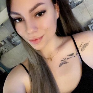 mfc KarllaHoney webcam profile pic via amateursex-livecam.com
