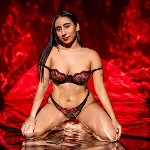 mfc HollyxRogers webcam profile pic via pornsexycams.com